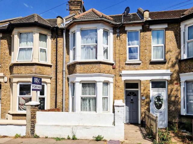 Flat for sale in Southend-on-sea, Southchurch