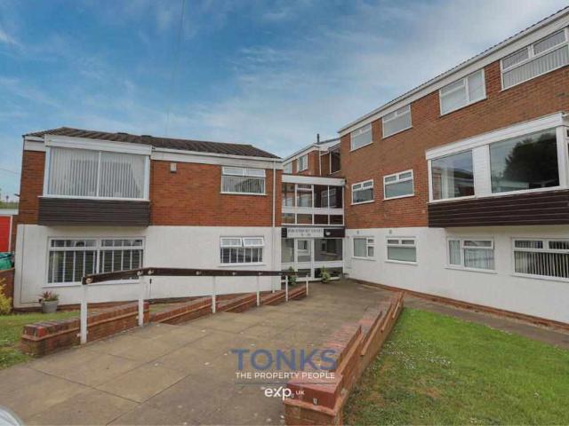 Flat for sale in Halesowen, Dudley