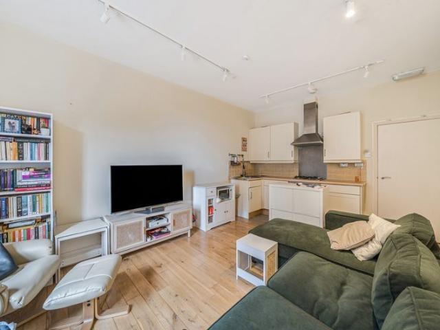 Apartment for rent in Kennington, Greater London