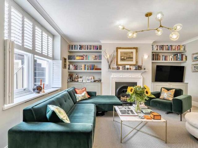 Flat for sale in SW1V, London
