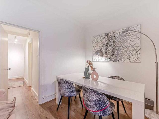 Flat for sale in SW1V, London