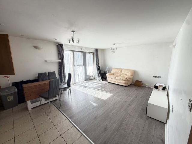 Apartment for rent in Lane, Greater London