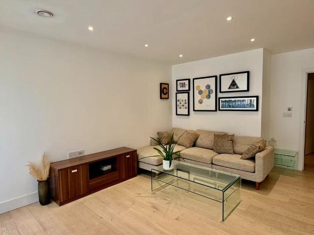 Apartment for rent in Chalk Farm, Greater London