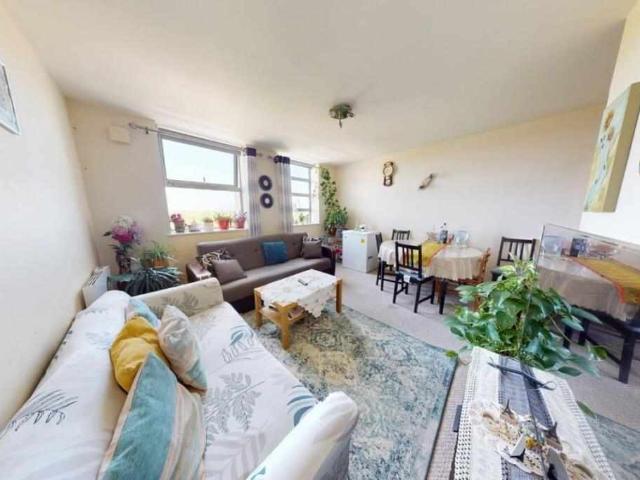 Flat for sale in E7, London