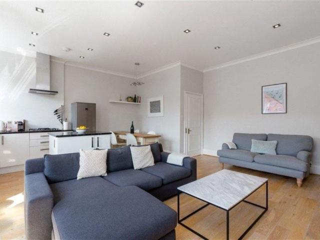 Apartment for rent in Brompton, Greater London