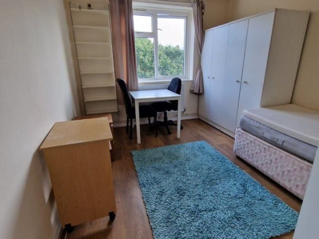 House for rent in Earlsfield, Greater London