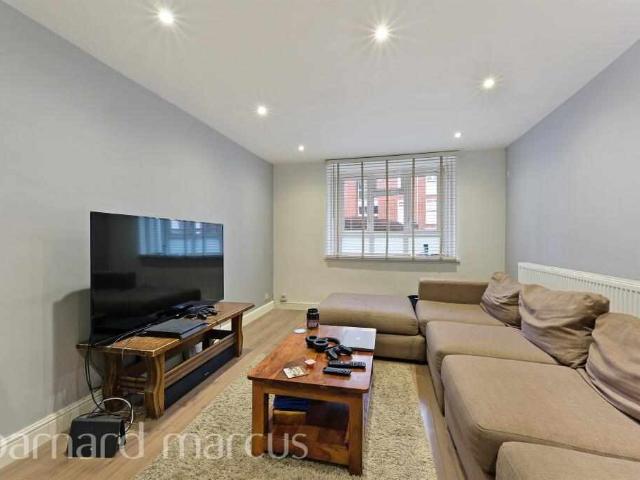Flat for sale in London, Isle Of Man