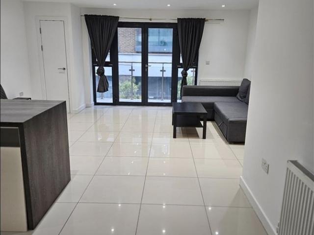 Apartment for rent in Poplar Grove, Greater London