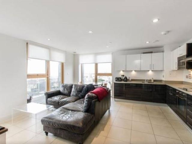 Apartment for rent in Poplar Grove, Greater London