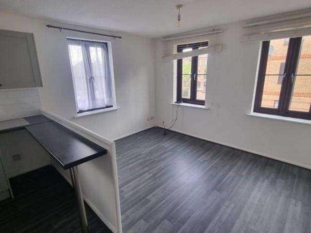 Apartment for rent in Plashet, Greater London