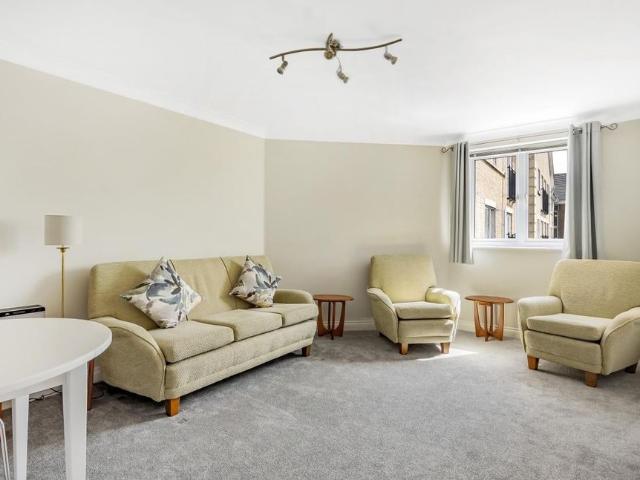 Apartment for rent in The Polygon, City Of Southampton