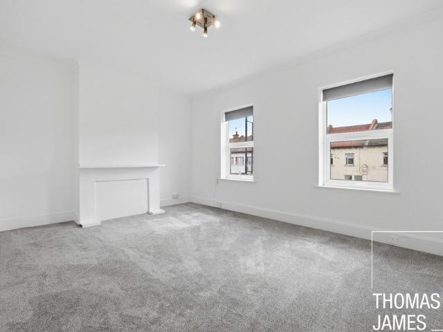 Apartment for rent in Bush Hill Park, Greater London