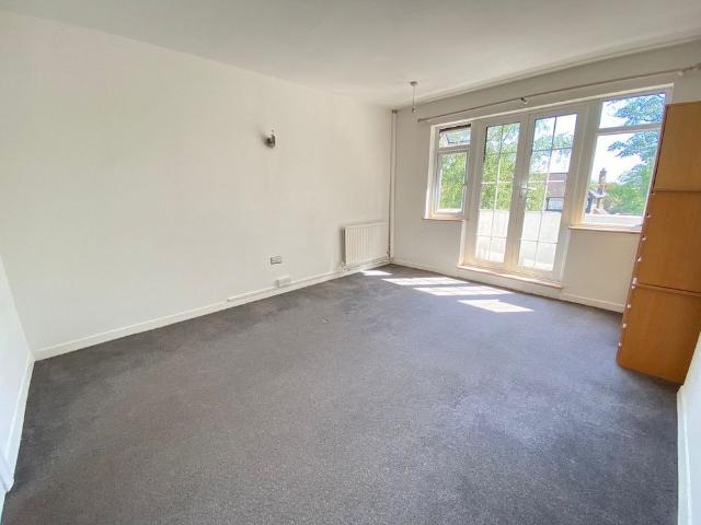 Apartment for rent in Little Stanmore, Greater London
