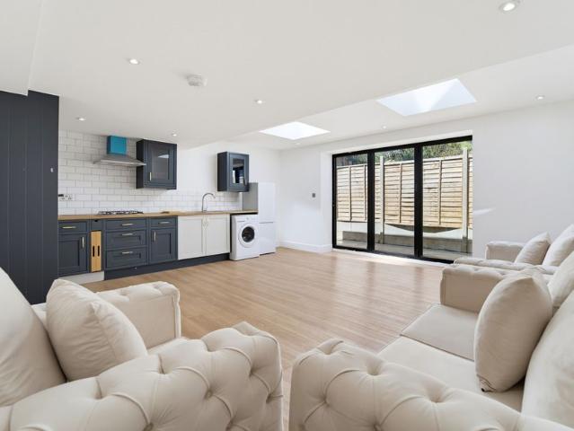 Apartment for rent in Elmbridge, Surrey