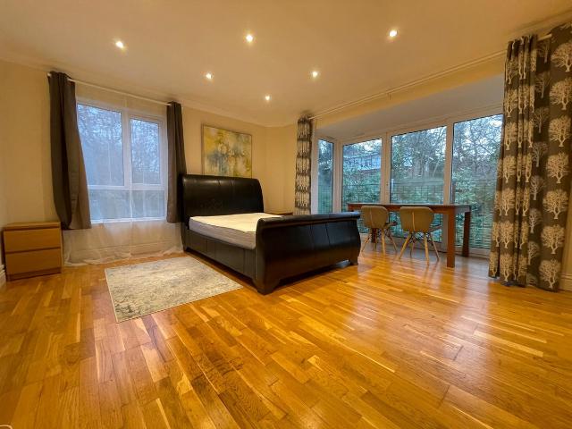 Apartment for rent in London Borough of Ealing, Perivale
