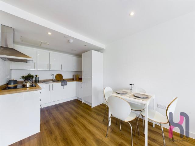Apartment for rent in The Haw Wood, Hallen