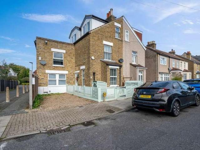 Apartment for rent in Well Hall, Greater London