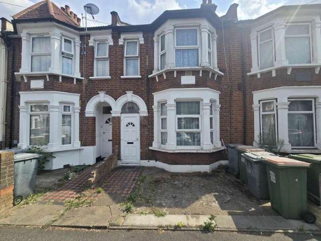 Apartment for rent in Manor Park, Greater London