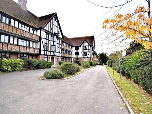 Apartment for rent in Lower Green Esher, Blackhills