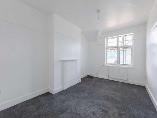 Apartment for rent in Motspur Park, Greater London
