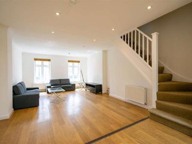 Apartment for rent in Chalk Farm, Greater London