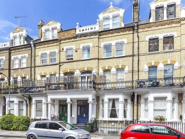 Apartment for rent in West Kensington, Greater London