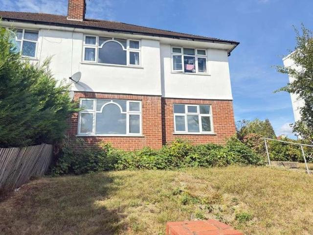 Apartment for rent in Northwood, Greater London