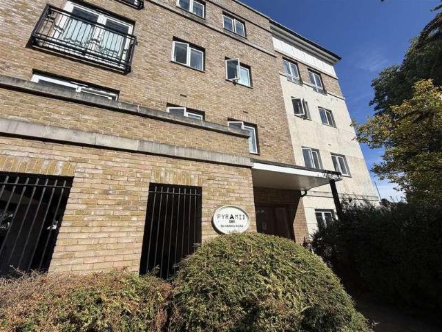 Apartment for rent in Norbiton, Greater London
