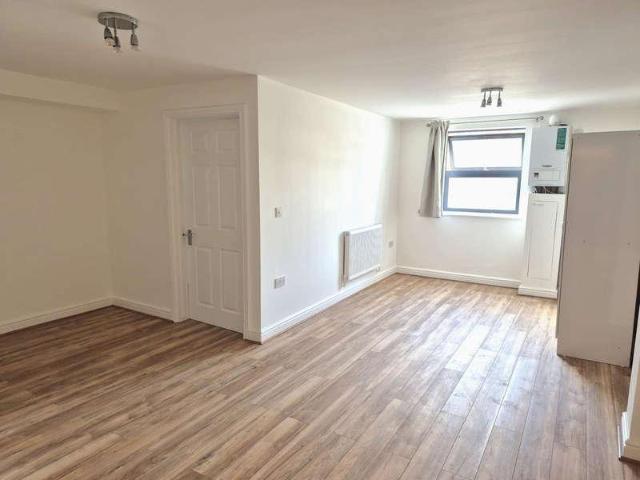Apartment for rent in Lane, Greater London