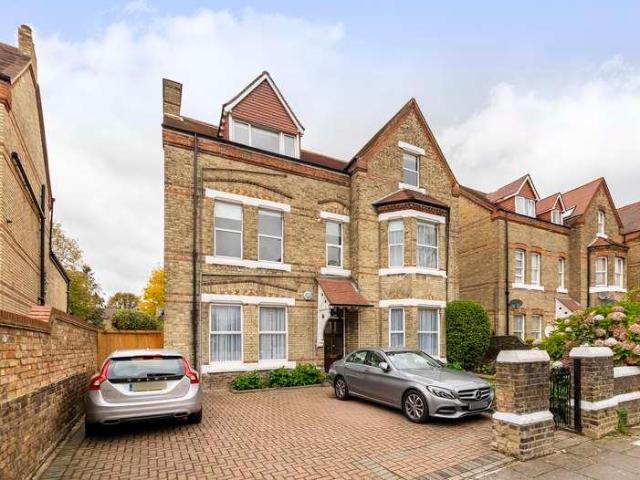 Apartment for rent in Grange Park, Greater London
