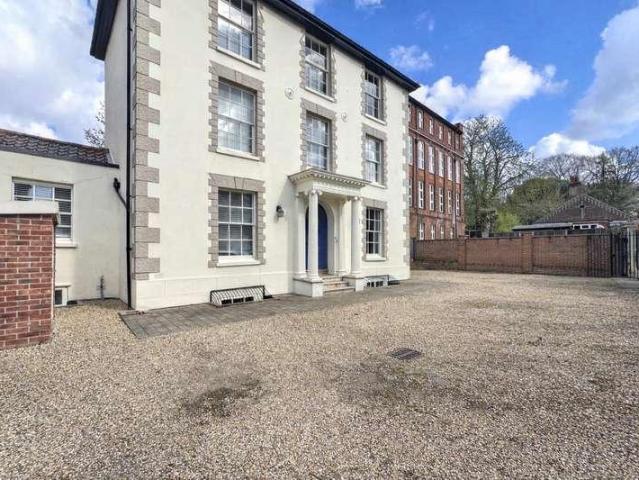 Apartment for rent in Lakenham, East Bank