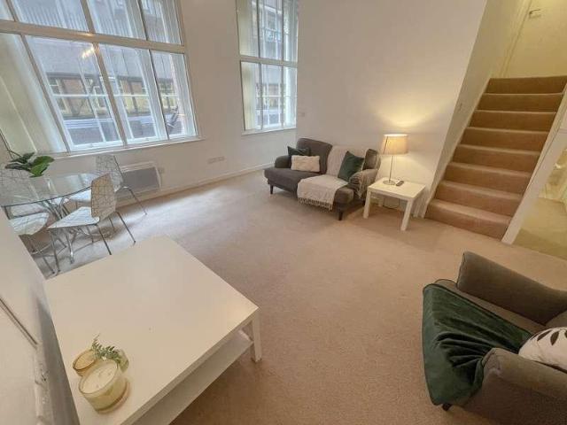 Apartment for rent in Old Hall Street, Comers