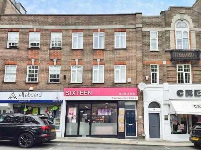 Apartment for rent in Little Stanmore, Greater London