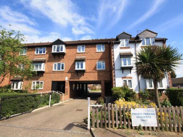House for rent in London Borough of Ealing, Greater London