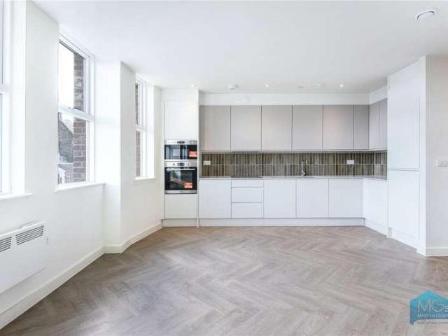 Apartment for rent in Fallow Corner, Greater London