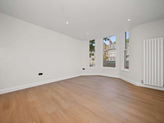Apartment for rent in Brownswood Park, Stoke Newington