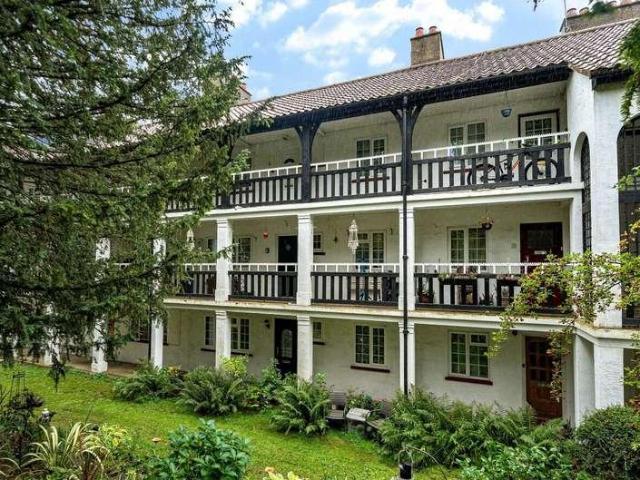 Apartment for rent in The Wells, Surrey