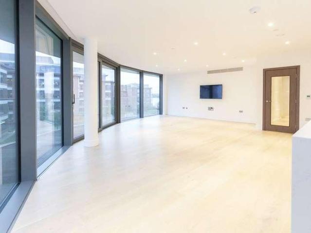 House for rent in Brook Green, Greater London