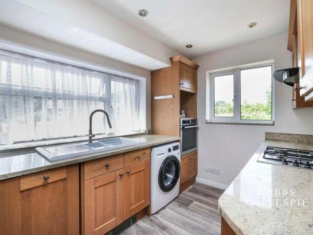 Apartment for rent in Chartridge, Asheridge
