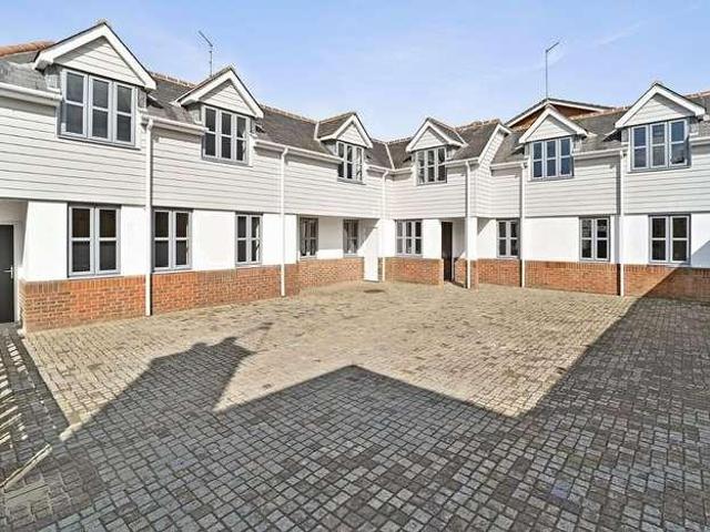 Apartment for rent in Navestock, Navestock Side