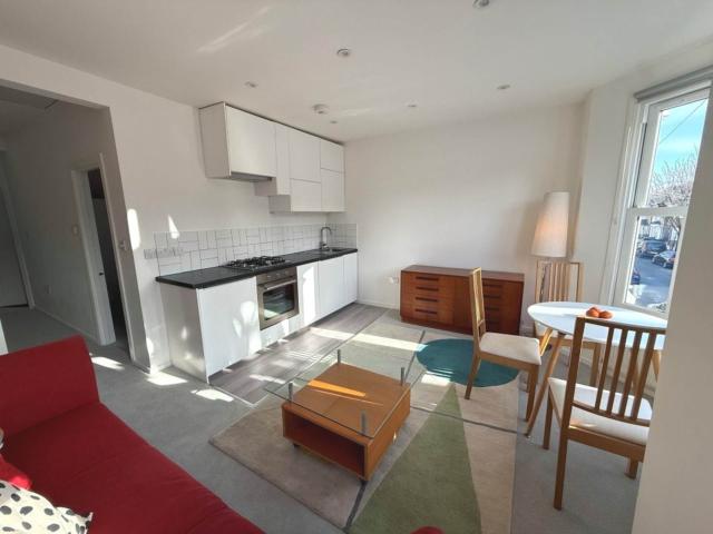 Apartment for rent in Manor Park, Greater London