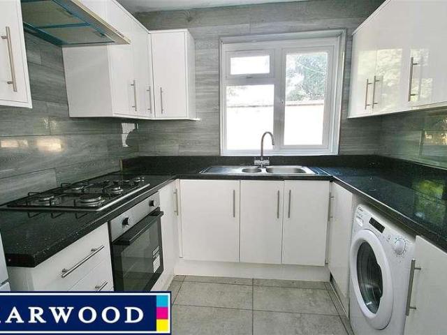 Apartment for rent in Cowley, Greater London