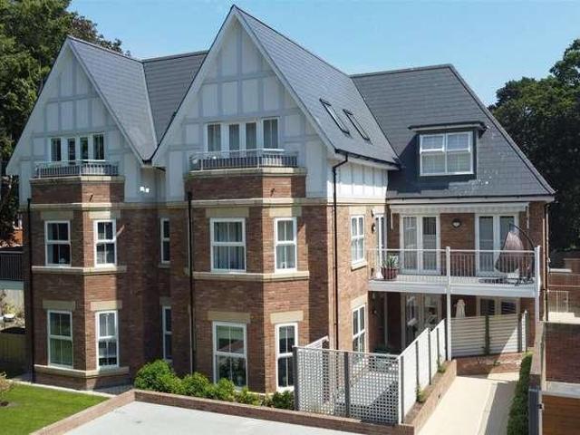 Apartment for rent in Branksome Park, Poole