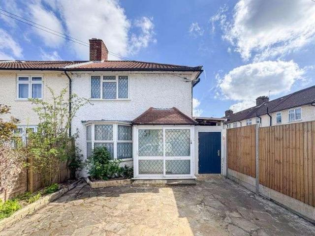 Apartment for rent in Mill Hill, Greater London