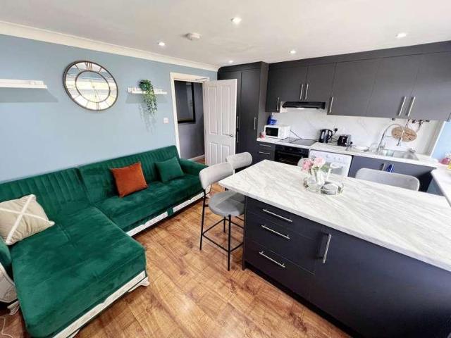 Apartment for rent in Farley Hill, Spring Park