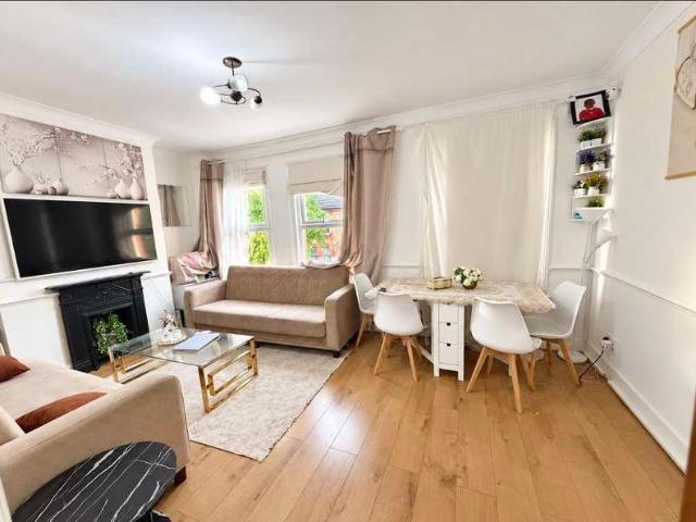 Apartment for rent in Chapel End, Highams Park