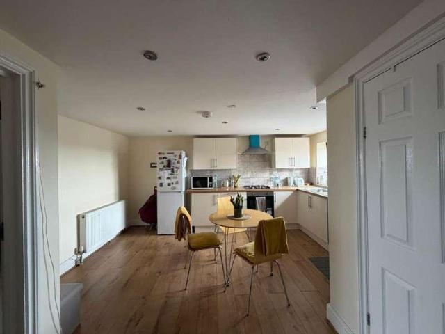 Apartment for rent in Seven Kings, Greater London