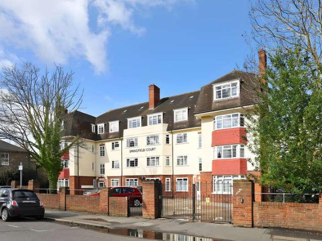 Apartment for rent in Norbiton, Greater London