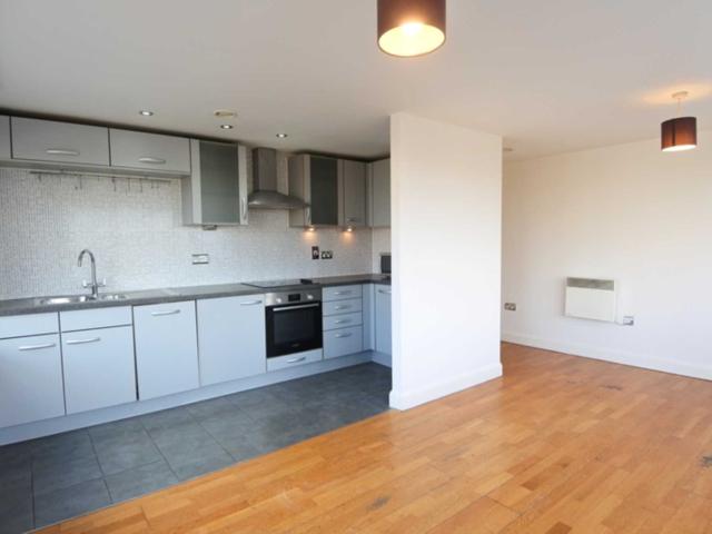 Apartment for rent in London Borough of Ealing, Park Royal