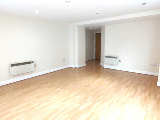 Apartment for rent in London Borough of Ealing, Park Royal
